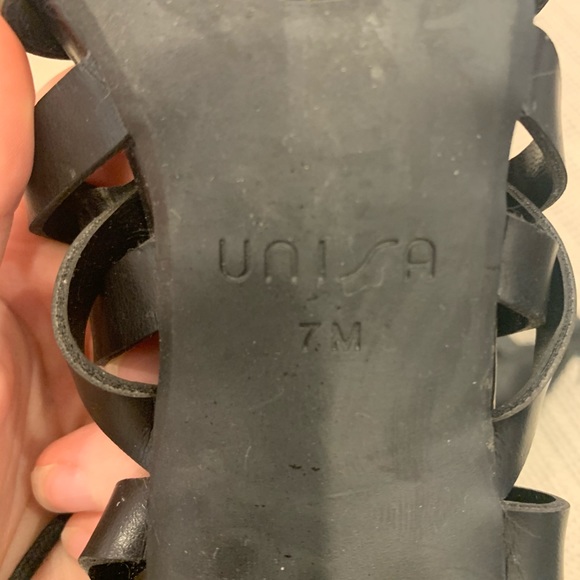 BLACK STRAPPY HEELS - Picture 4 of 4